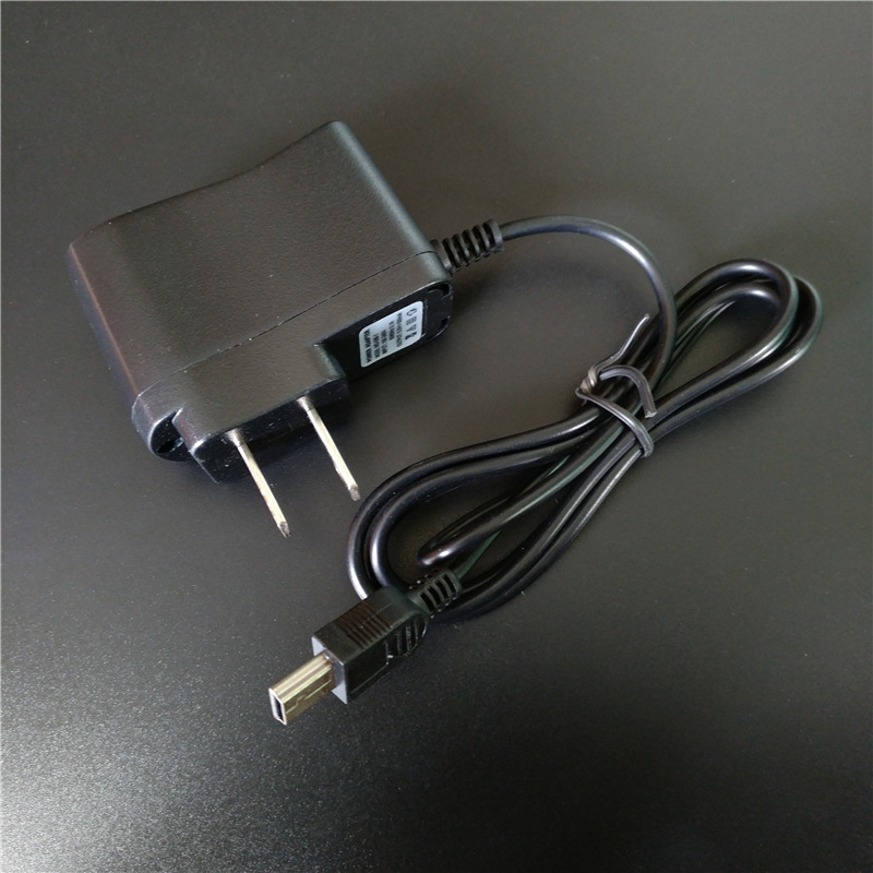 Android V8 V3 T Type 5p interface variable light type-c direct charging for the elderly mobile phone red light charger with line direct charging Android V8 V3 T Type 5p interface variable light type-c direct charging for the elderly mobile phone red light charger with line direct charging