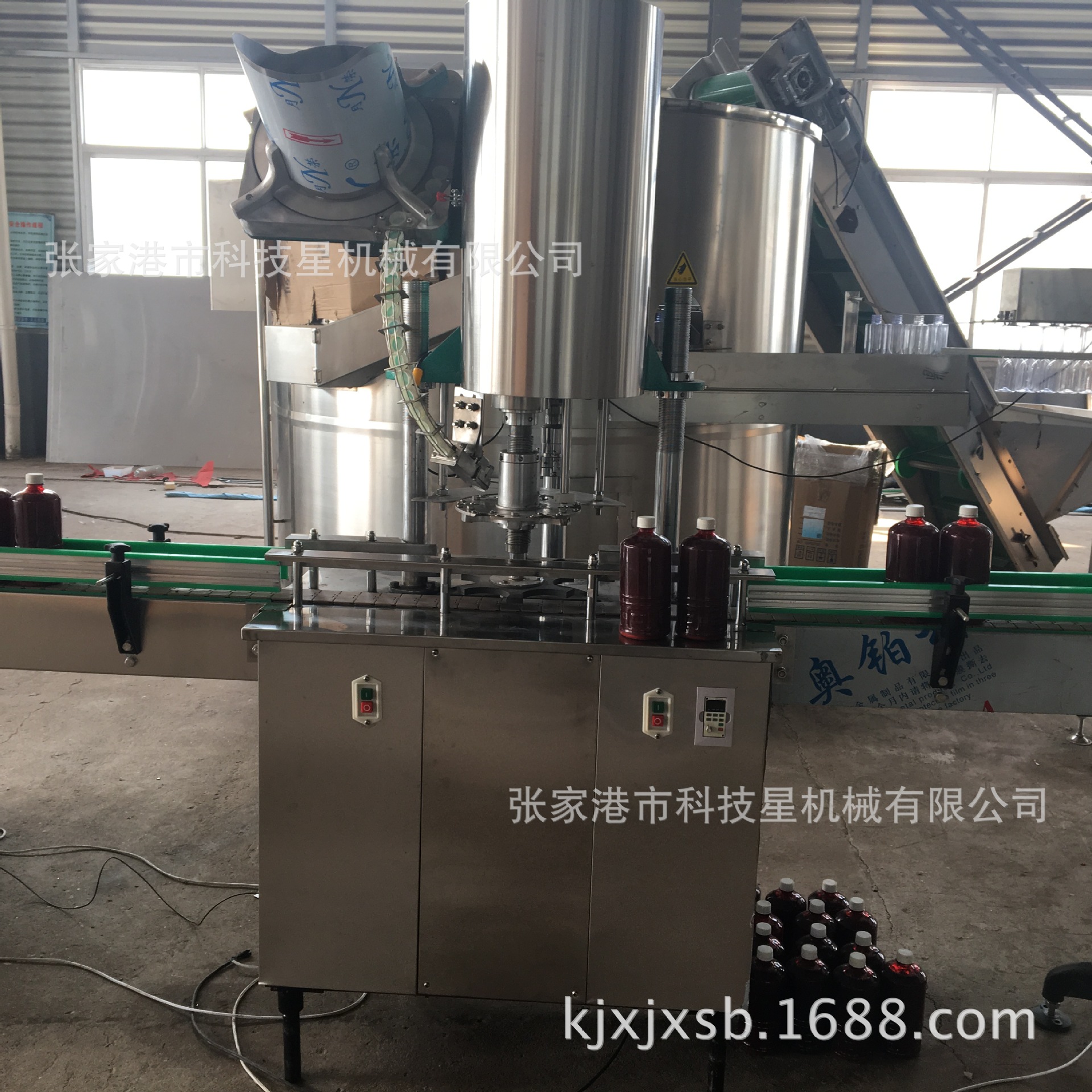 矿泉水果汁饮料圆形瓶封口机塑料盖塑料瓶全自动旋盖机食品