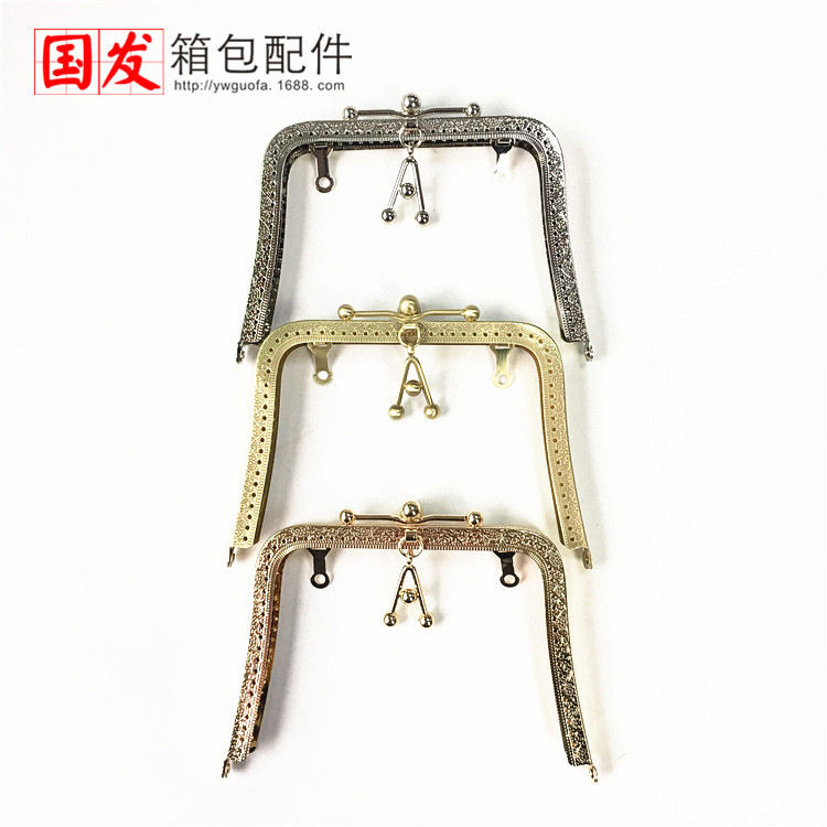 50%: 16.5CM trapezoidal gran pozo en relieve colgante boca de bolsa de oro