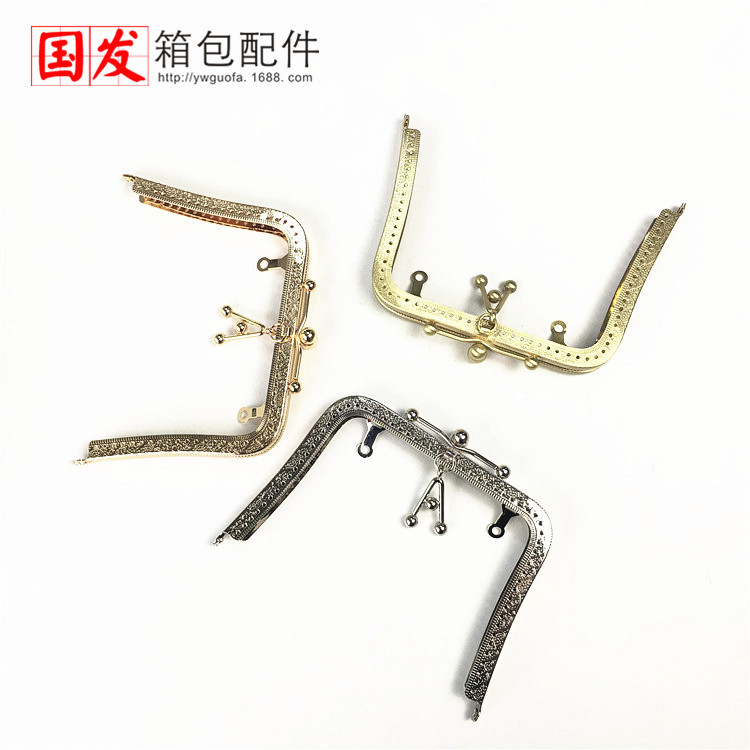 50%: 16.5CM trapezoidal gran pozo en relieve colgante boca de bolsa de oro