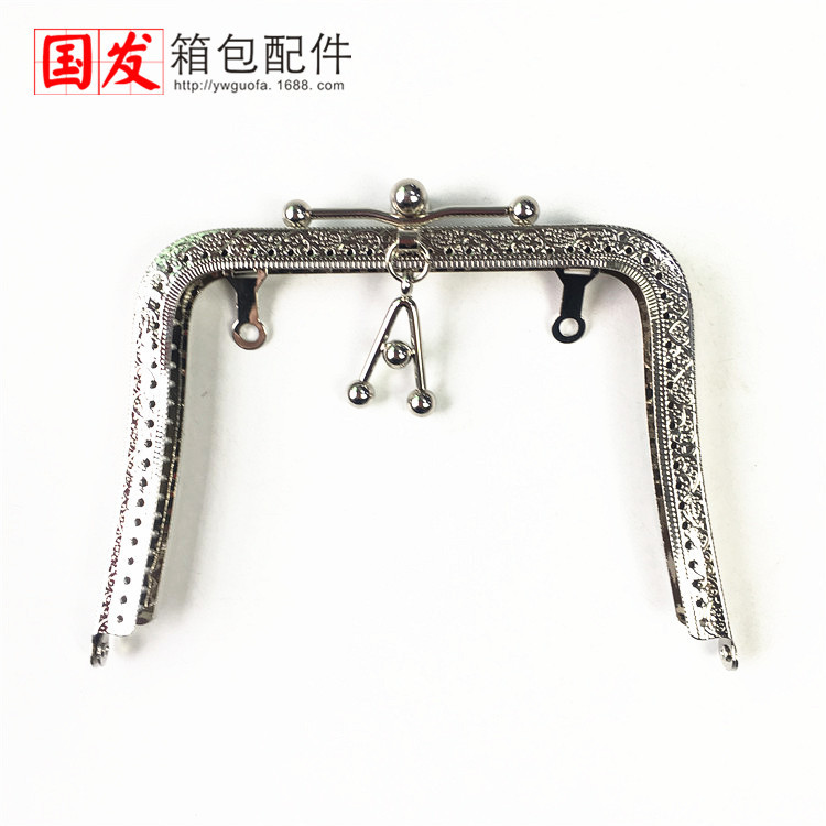 50%: 16.5CM trapezoidal gran pozo en relieve colgante boca de bolsa de oro