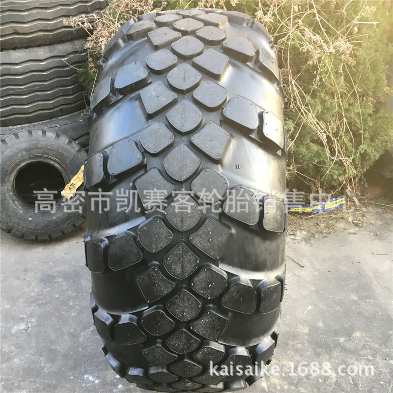 导弹运输车轮胎1300*530-533人字越野E-2载重货车轮胎