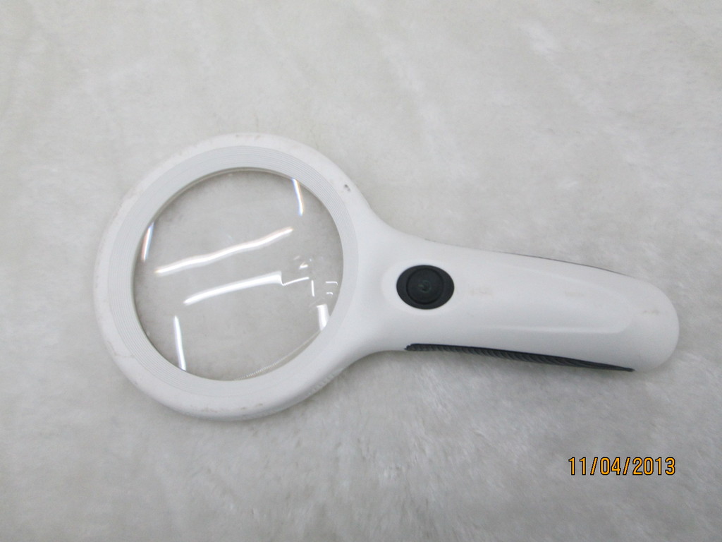 手持带灯放大镜