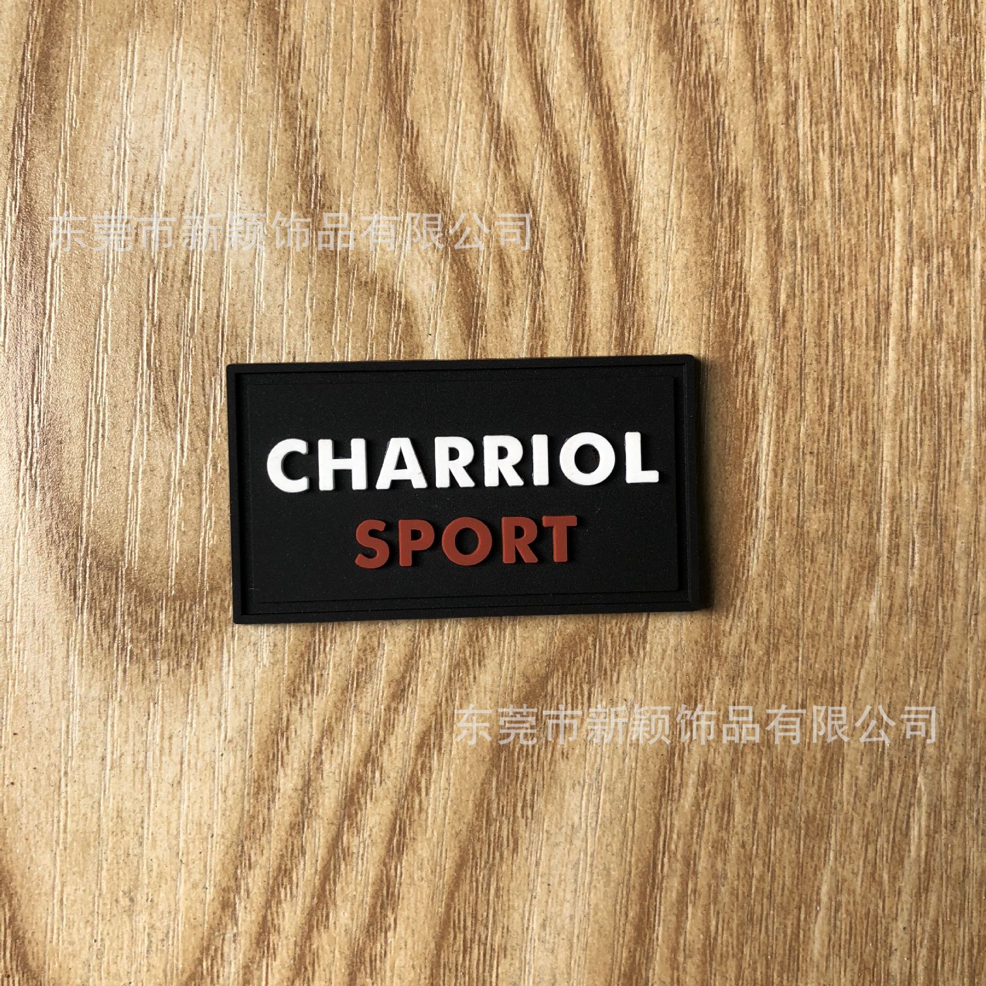 广东生产厂家供应滴胶软胶商标手袋箱包标牌变色葱粉夜光商标牌