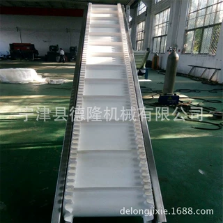 斜坡皮带输送机 pvc提升上料传送带 带式挡板输送线可定制