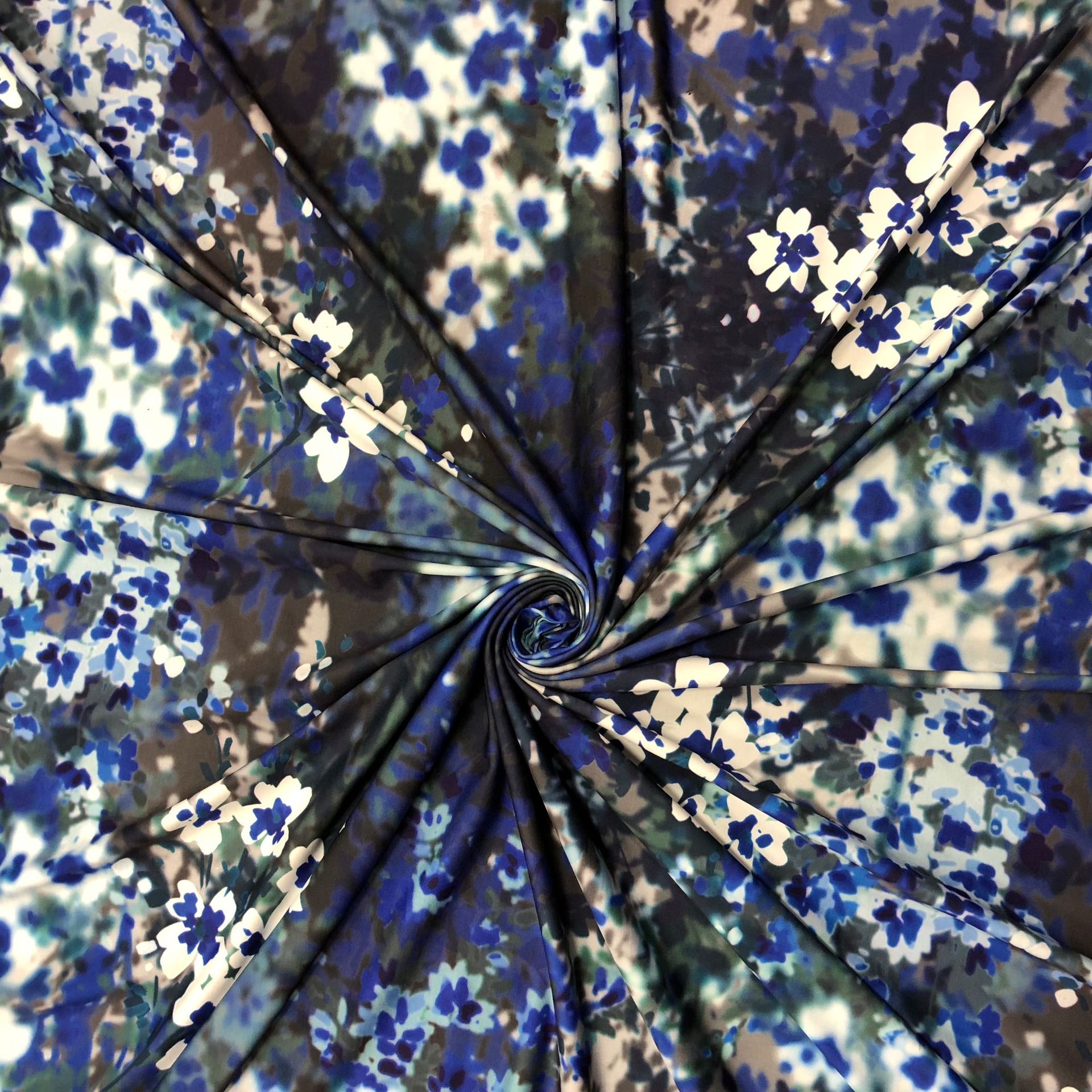 厂价供应锦纶蓝底印花泳衣布瑜珈服运动骑行健美服内衣束身衣面料