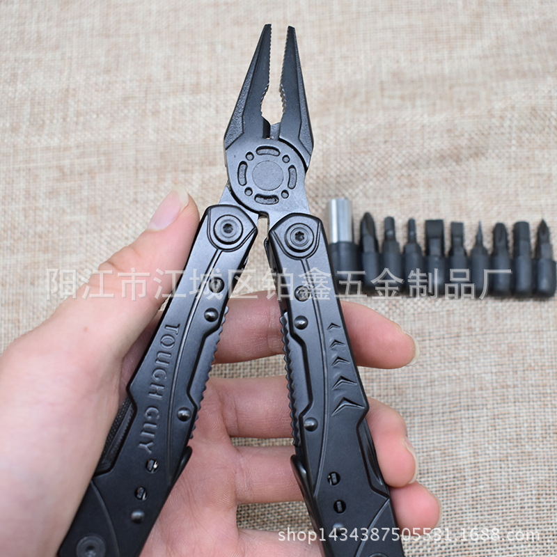 厂家生产不锈钢发黑折叠钳子户外多功能钳工具野营车载刀钳