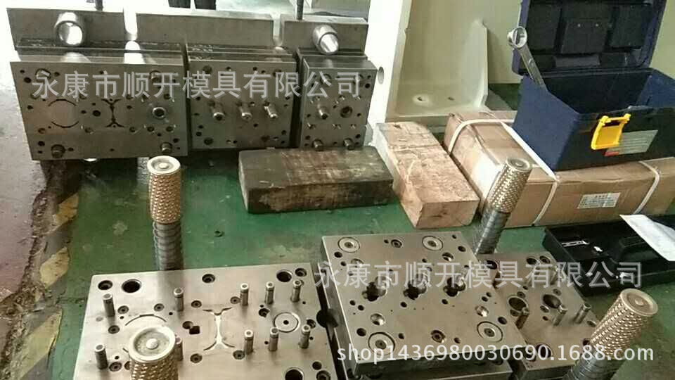 供应灯头连续拉伸模具，灯头级进模具，五金冲压模具，冲压高速模