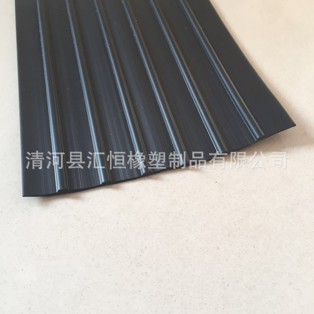 供应漂流船防撞条游乐设施装饰条充气船防撞条船底胶条