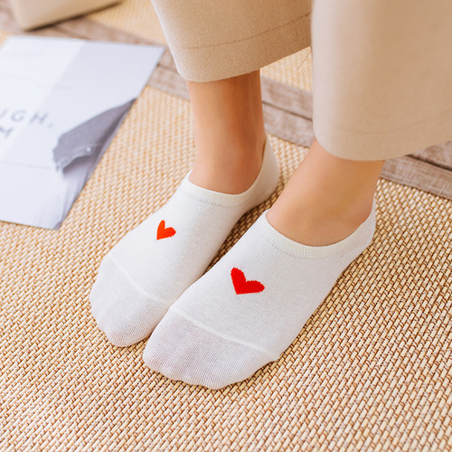 Spring and summer small peach heart women's socks, cotton love women's invisible boat socks, silicone non-slip short socks wholesale