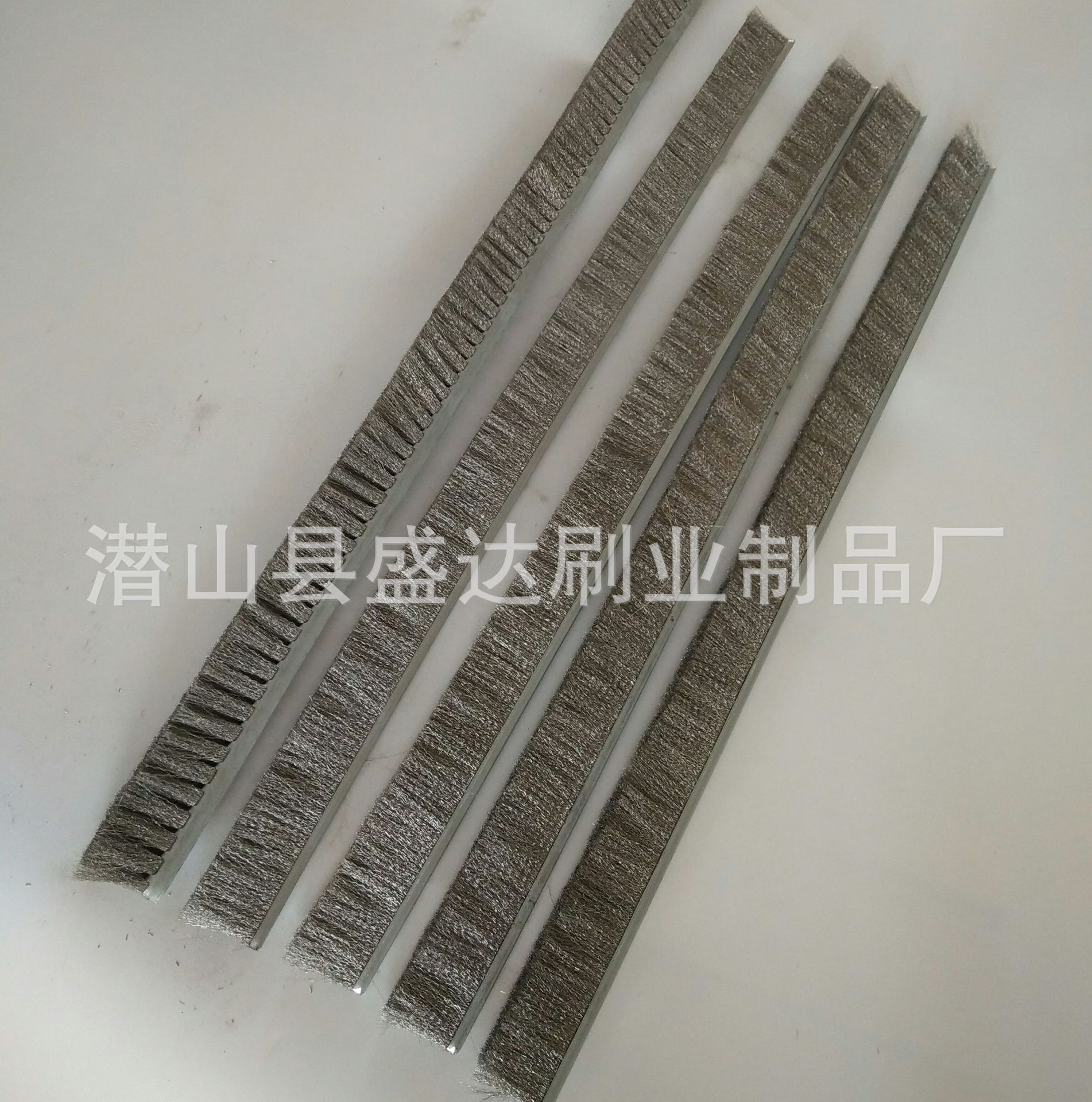 厂家供应钢丝条刷  尼龙丝条刷  磨料丝条刷  密封条刷  工业条刷