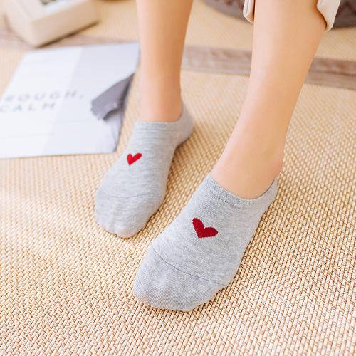 Spring and summer small peach heart women's socks, cotton love women's invisible boat socks, silicone non-slip short socks wholesale