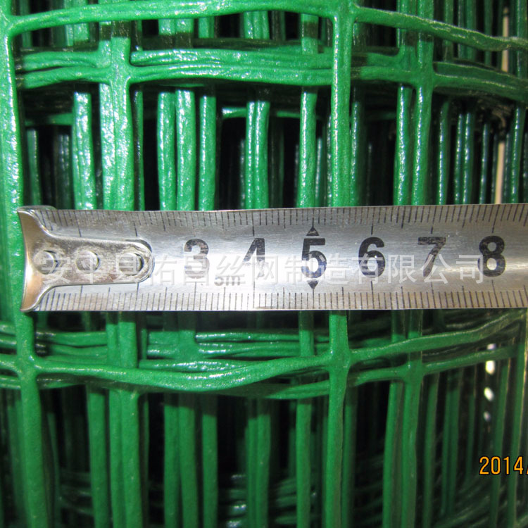 农场圈地围栏网 包塑铁丝荷兰网养殖围栏网隔离网卷浸塑护栏