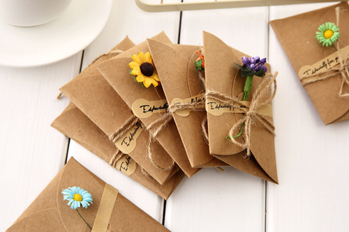 Creative kraft paper dried flower greeting card handmade diy small greeting card flower shop sends customers holiday blessing gift card