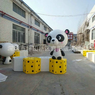 创意玻璃钢卡通熊猫雕塑商场中庭休息区玻璃钢卡通摆件雕塑定制