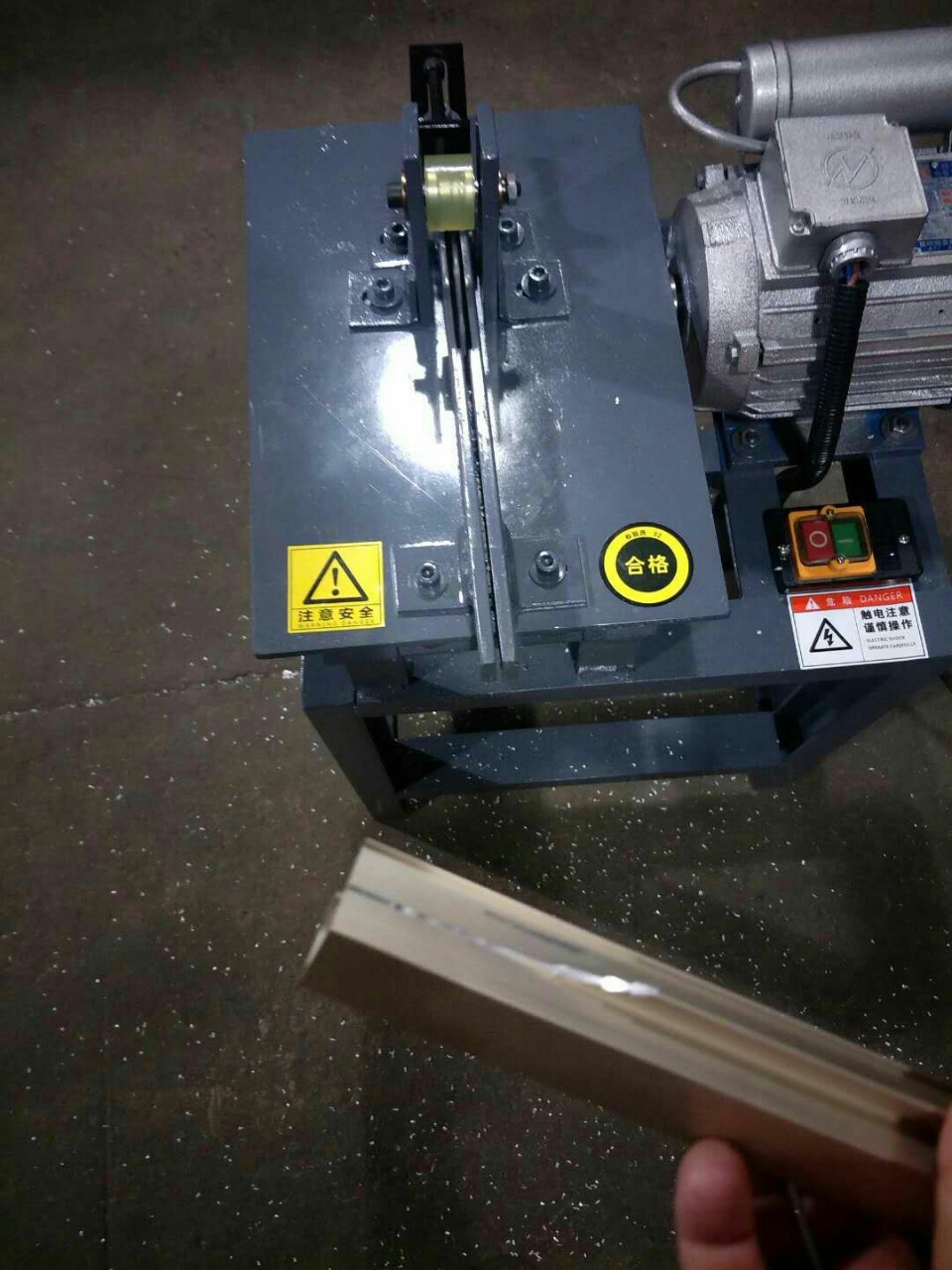 橱柜封边拉手铣口机，封边拉手取牙机，橱柜门铣牙机型材切割机