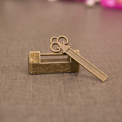 Mini antique magpie lock, small lock, old box padlock, horizontal open retro copper lock, old-fashioned ancient furniture lock