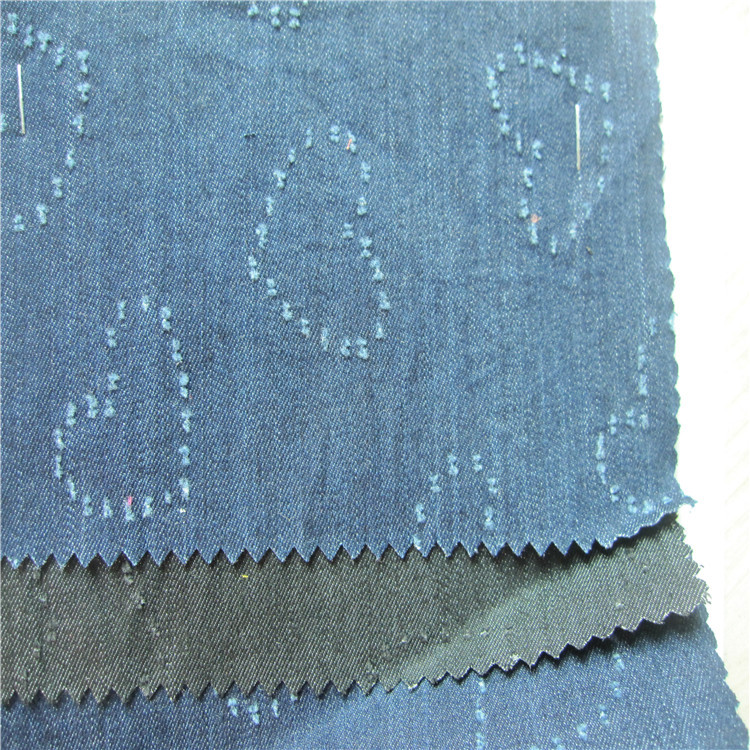 现货牛仔钩花面料 全棉牛仔弹力钩花布 爱心图案  牛仔衬衫服装布