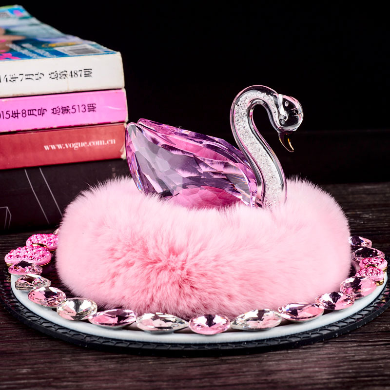 Crystal Swan Decoración de coche Piel de conejo Soporte de perfume de coche Aromaterapia de coche Eliminación de olores en nombre de blanco