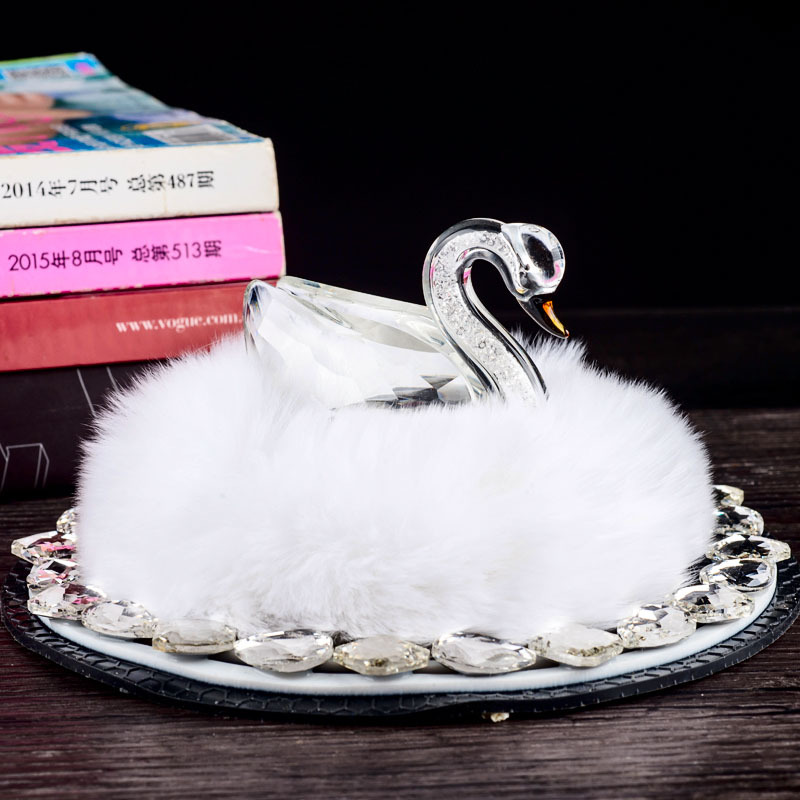 Crystal Swan Decoración de coche Piel de conejo Soporte de perfume de coche Aromaterapia de coche Eliminación de olores en nombre de blanco