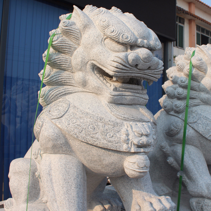 �ſڸ�������ֱ��������ʯʨ��һ�԰ڼ��Ҿ���լ����ʯ�񻨸���