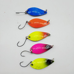Single Hook Colorful Spoon Shaped Lure with Sparkles 3cm 5g Multi-Color Bait Fake Lure Realistic Artificial Fishing Lure Hard Bait with Upward Angle