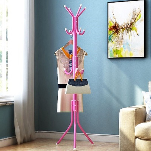 The shopkeeper recommends vertical clothes hangers, simple clothes hangers, floor-standing clothes hangers, iron bold clothes hangers, modern simple coat racks