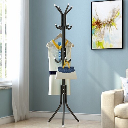 The shopkeeper recommends vertical clothes hangers, simple clothes hangers, floor-standing clothes hangers, iron bold clothes hangers, modern simple coat racks