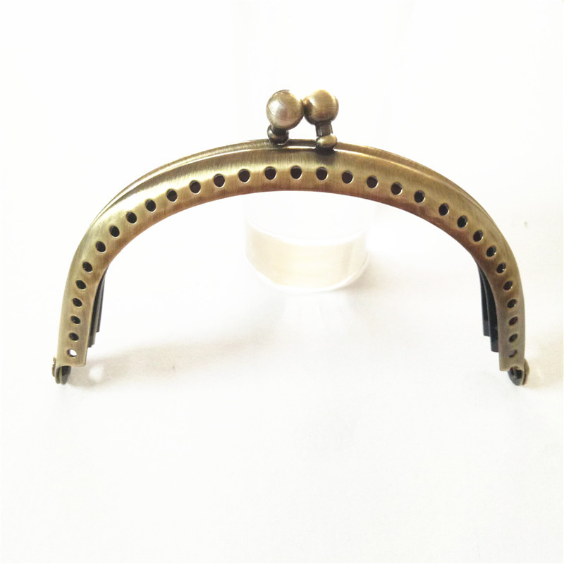 厂家优惠男女包五金铰 金属铁工艺礼品挎包批发 复古皮包口