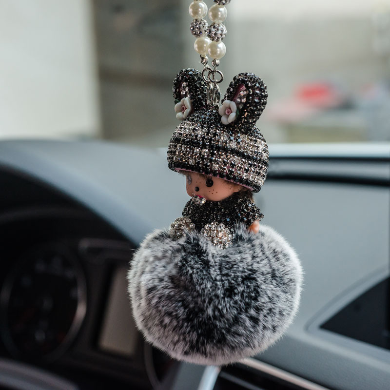 Qiqi colgante decoración de coche colgante de coche diamante Qiqi muñeca dibujos animados lindo colgante de bola de piel