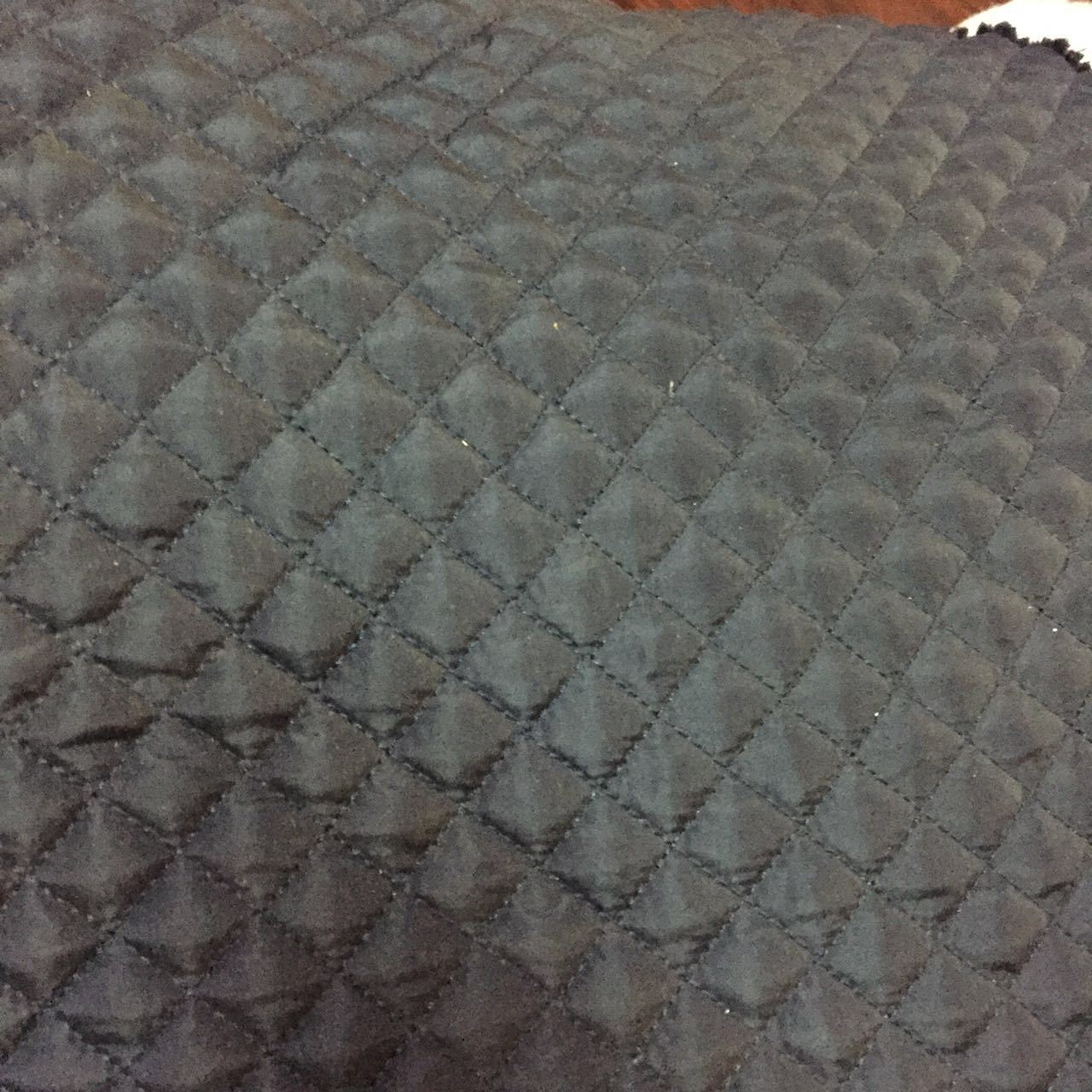 厂家批发春亚纺1.8格子绗缝绣花涤纶面料 箱包帽子面料