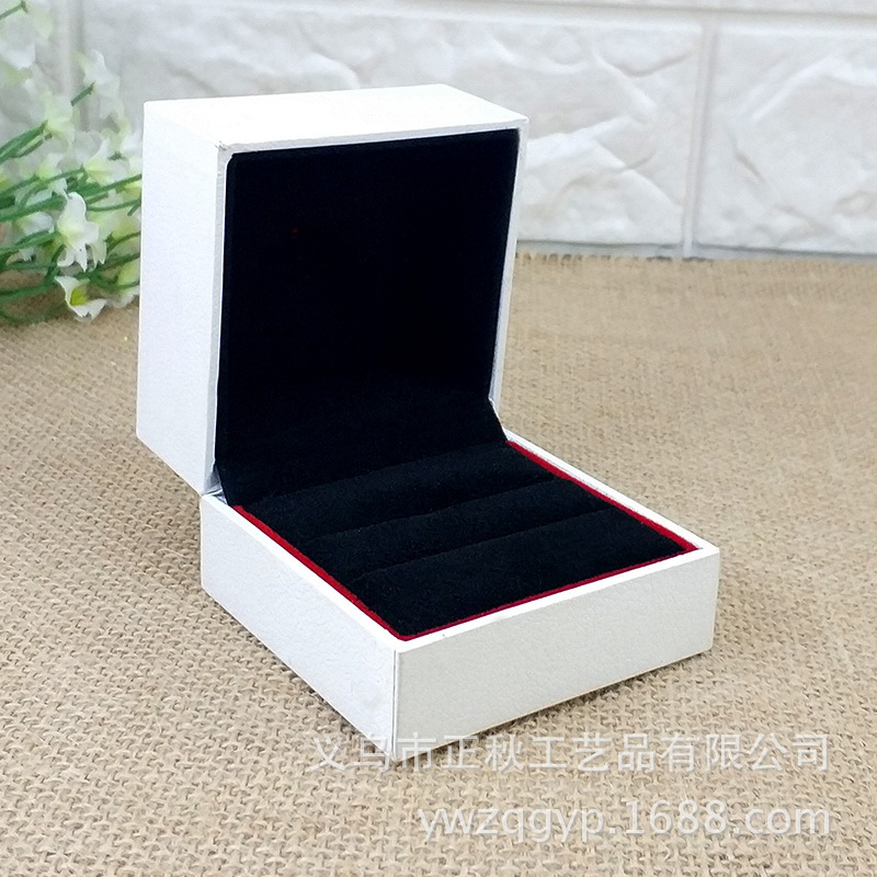 高品质内植绒内里耳钉盒含塑胶戒子盒饰品盒翻盖首饰盒