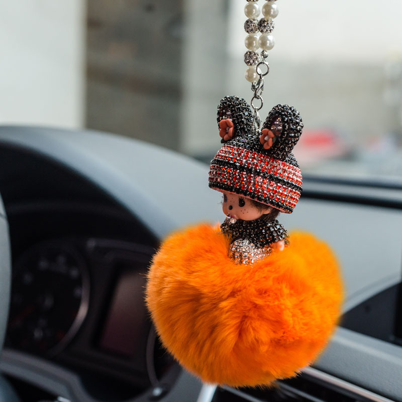 Qiqi colgante decoración de coche colgante de coche diamante Qiqi muñeca dibujos animados lindo colgante de bola de piel