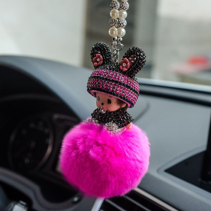Qiqi colgante decoración de coche colgante de coche diamante Qiqi muñeca dibujos animados lindo colgante de bola de piel