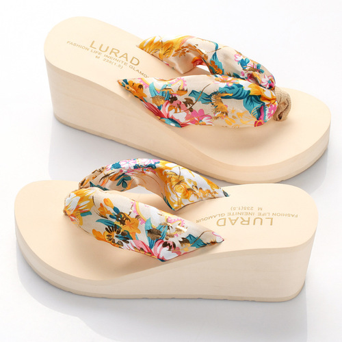 Flip-flops for women's summer outdoor wear, Korean version of wedge-heeled thick-soled flip-flops, outdoor women's non-slip holiday sandals