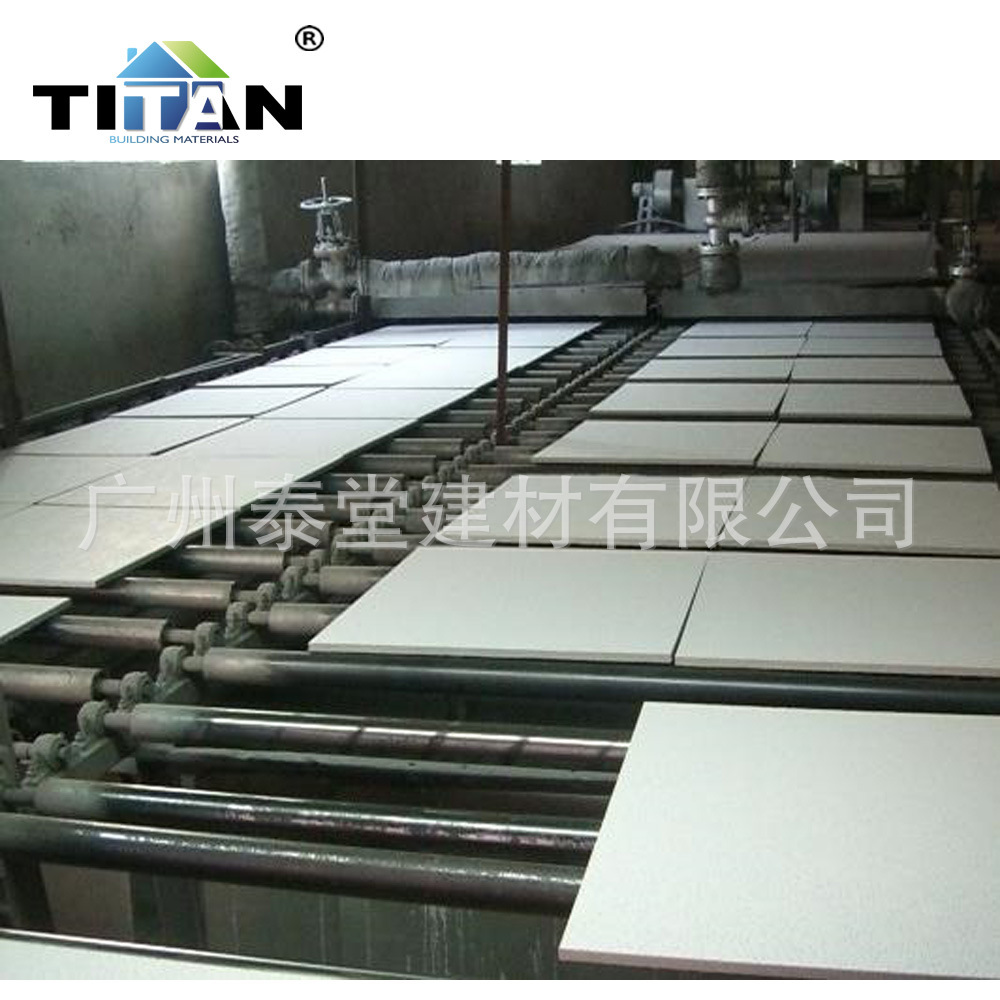 Protección del medio ambiente Tablero de lana mineral absorbente de sonido Techo de lana mineral 603*603mm Mineral Fiber Ceiling