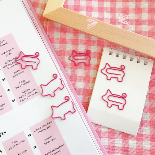 Cartoon cute creative piggy paperclip curly tail piggy bookmark paperclip office school supplies soft and cute