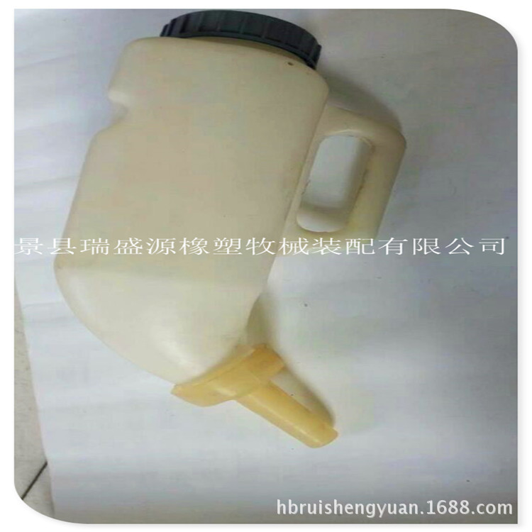 养殖设备 卧式带把手喂奶瓶塑料奶瓶 挤奶机配件商家供应
