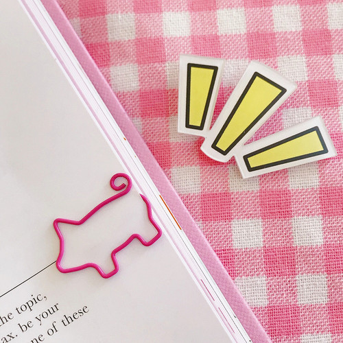 Cartoon cute creative piggy paperclip curly tail piggy bookmark paperclip office school supplies soft and cute