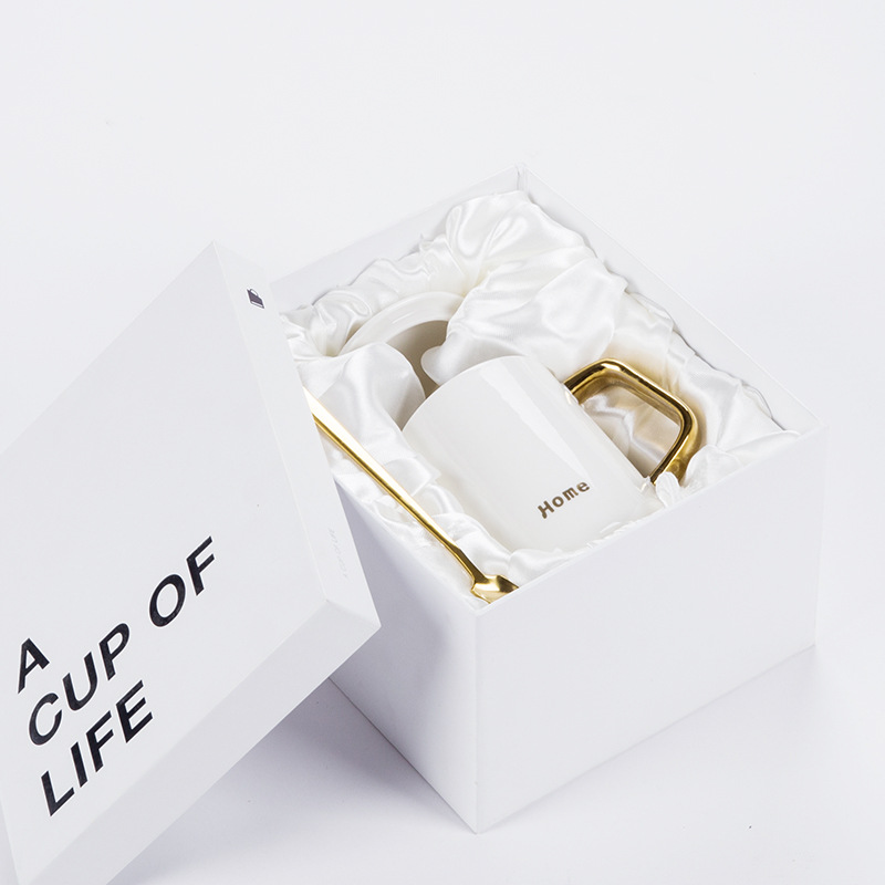 Tazas de cerámica doradas originales tazas de oro creativas tazas de agua tazas de café cubiertas cucharas regalos al por mayor