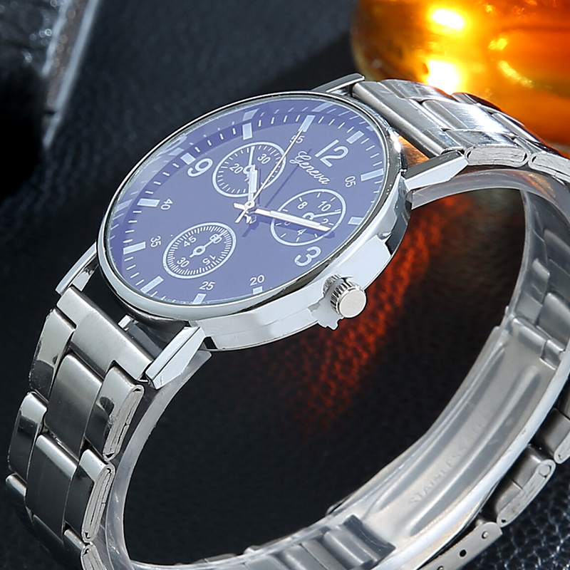 Reloj azul-Ray casual de los hombres reloj de la correa de acero de tres ojos reloj de regalo de los hombres reloj de cuarzo fabricante en stock al por mayor image 4