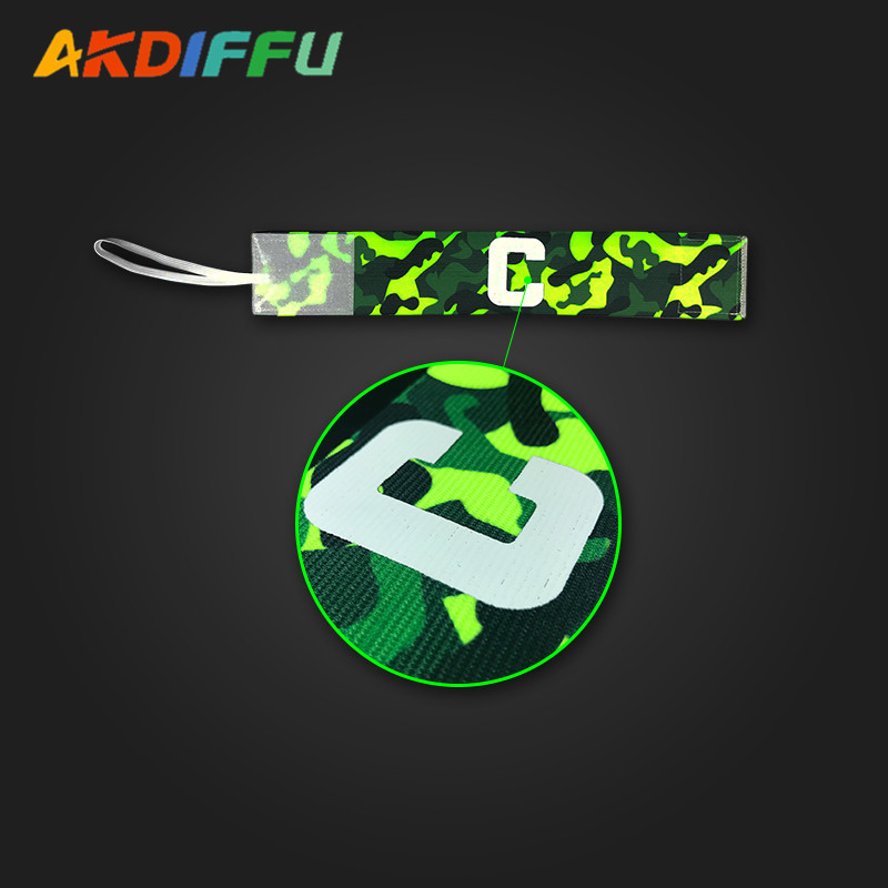 Suministro directo de fábrica capitán de fútbol C banda de hombro de Velcro estándar brazalete de entrenamiento deportivo al aire libre C con entrega de una sola pieza