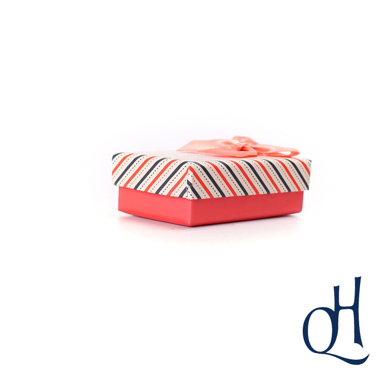 专业纸质礼盒  东莞品质  天地盖套装盒 配丝带 书型盒