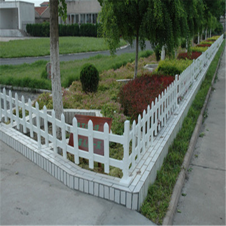 厂家直销PVC草坪护栏 公园草坪护栏 花园围栏 锌钢护栏
