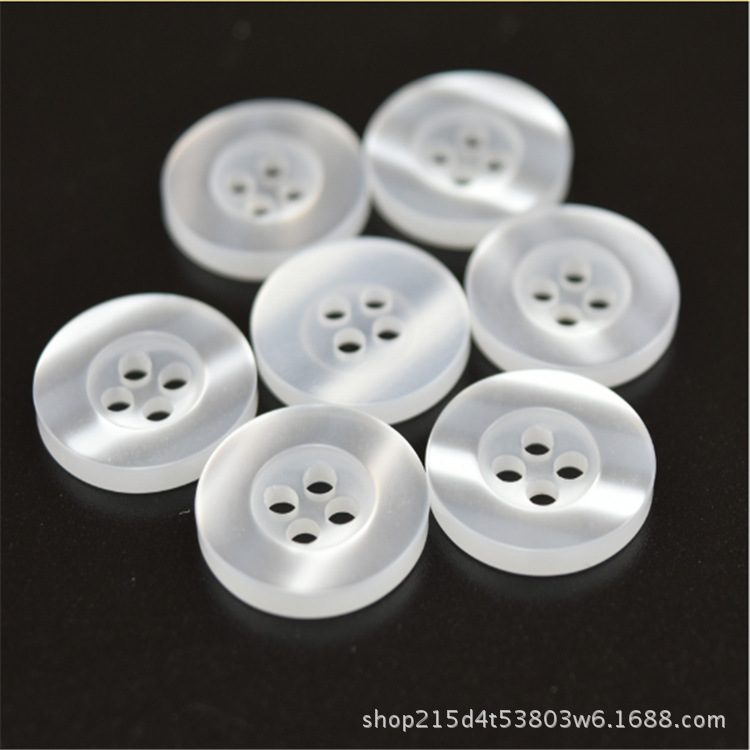 厂家直销四眼珠光宽边扣男女士衬衫扣外套树脂纽扣现货供应