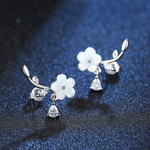 Natural shell hand-carved flower silver-plated earrings for women, new Korean version of plum shell fresh ear jewelry