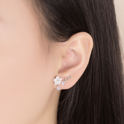 Natural shell hand-carved flower silver-plated earrings for women, new Korean version of plum shell fresh ear jewelry
