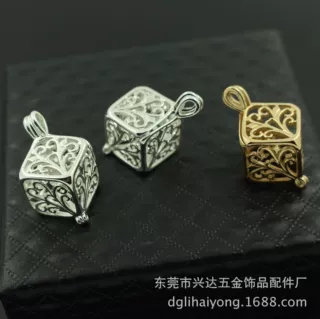 DIY手工饰品配件 25*18MM铸铜正方镂空吊坠 挂件 首饰吊坠可打开