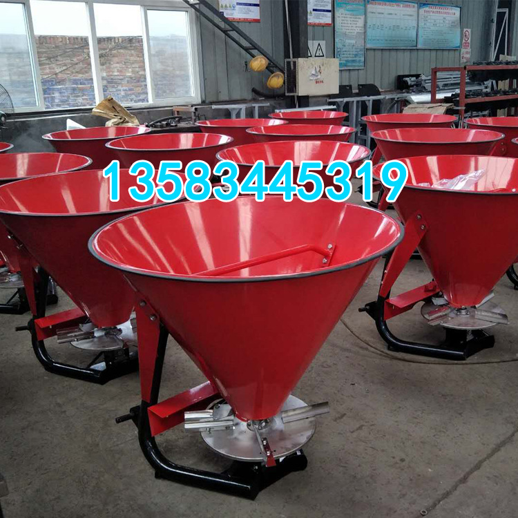 禹城亚泰现货供应拖拉机后置悬挂施肥机 优惠促销撒肥机ww