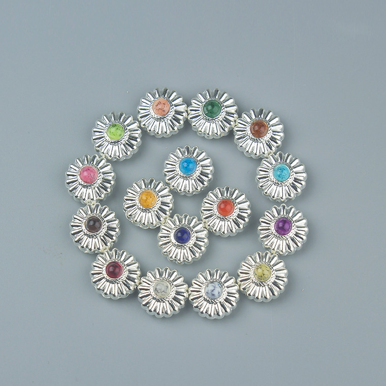 松石の財布をまねて牛革の包みを掛けます。